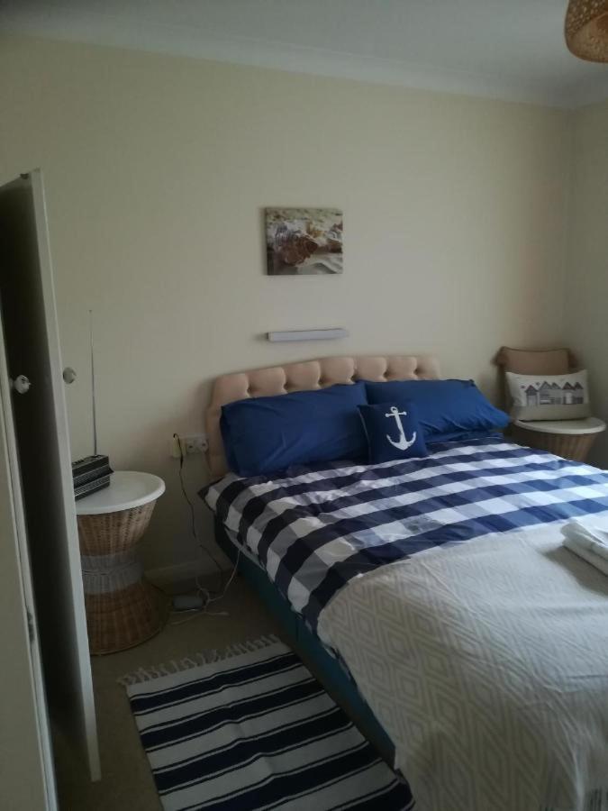 Pine Lodge Barton on Sea Exterior foto